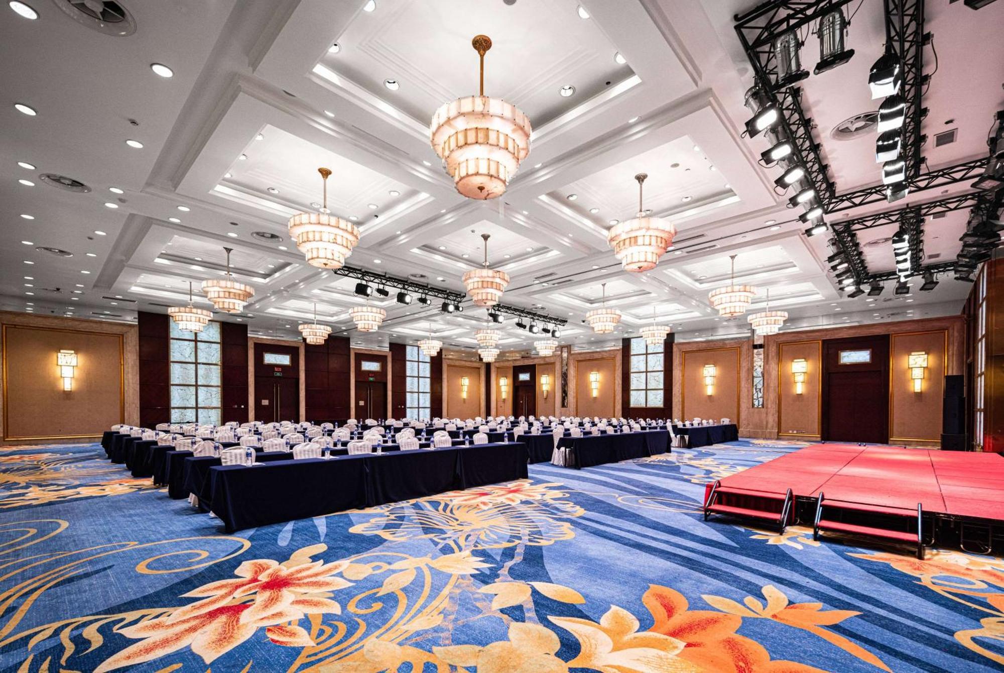 Ramada Plaza Optics Valley Hotel Wuhan Exterior photo