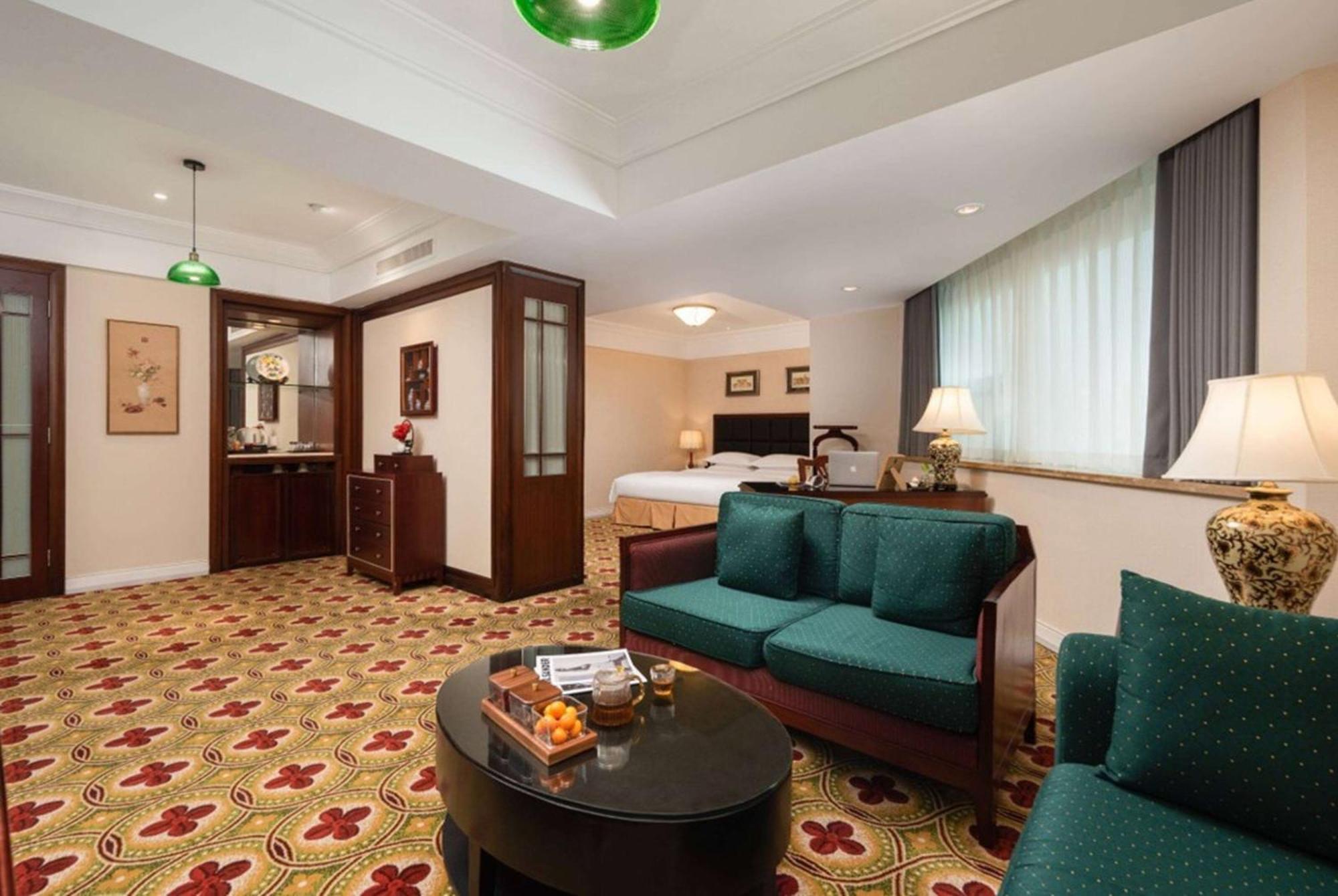 Ramada Plaza Optics Valley Hotel Wuhan Exterior photo