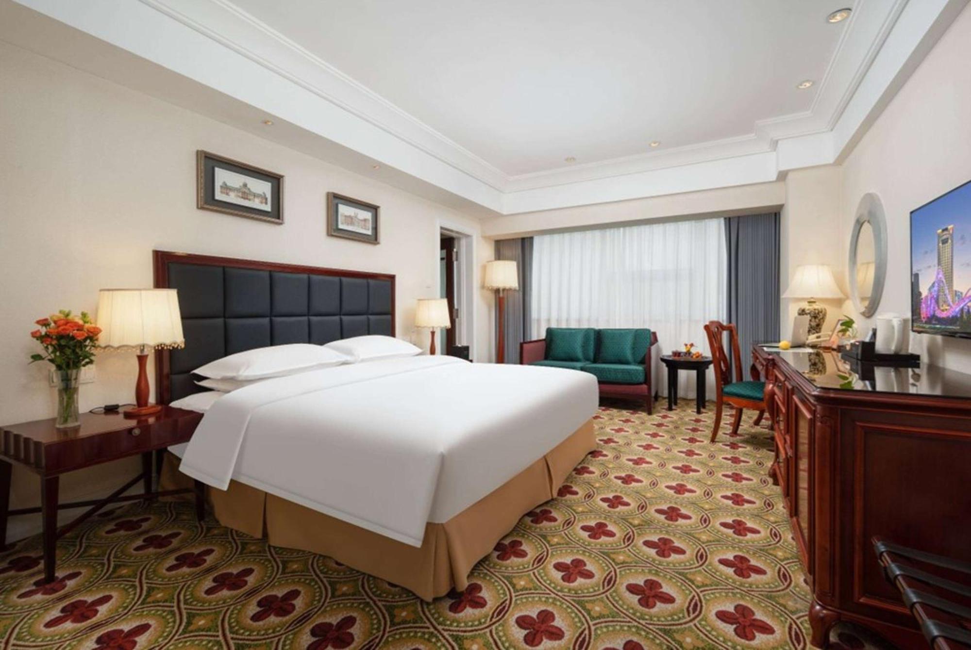 Ramada Plaza Optics Valley Hotel Wuhan Exterior photo