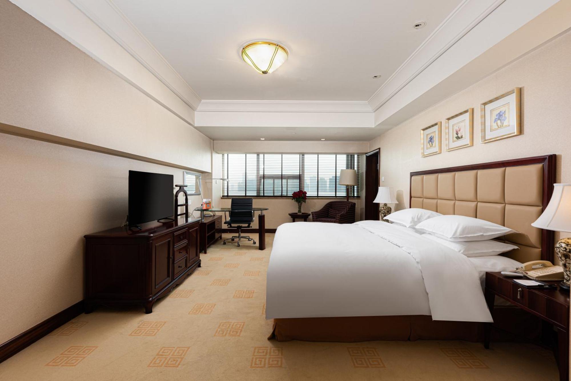 Ramada Plaza Optics Valley Hotel Wuhan Exterior photo