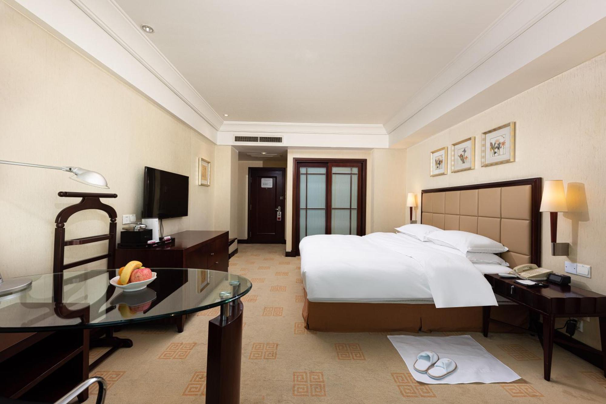 Ramada Plaza Optics Valley Hotel Wuhan Exterior photo