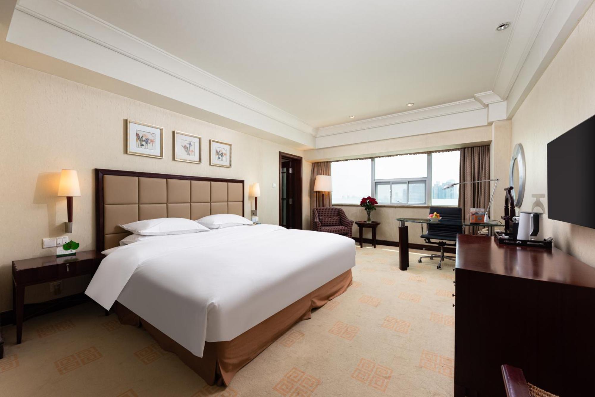 Ramada Plaza Optics Valley Hotel Wuhan Exterior photo
