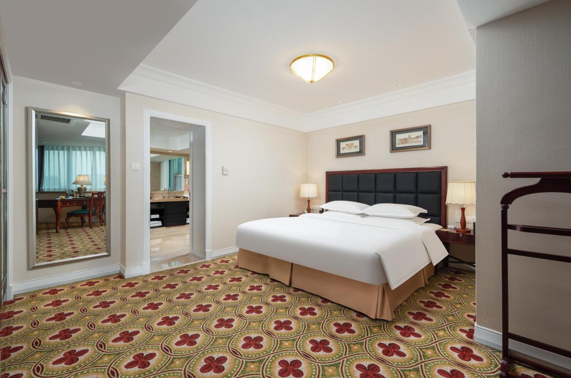 Ramada Plaza Optics Valley Hotel Wuhan Exterior photo