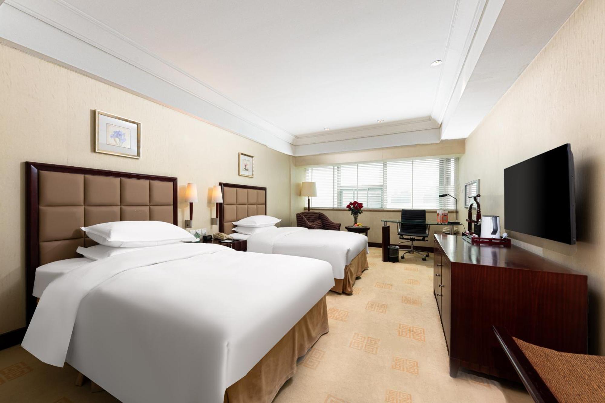 Ramada Plaza Optics Valley Hotel Wuhan Exterior photo