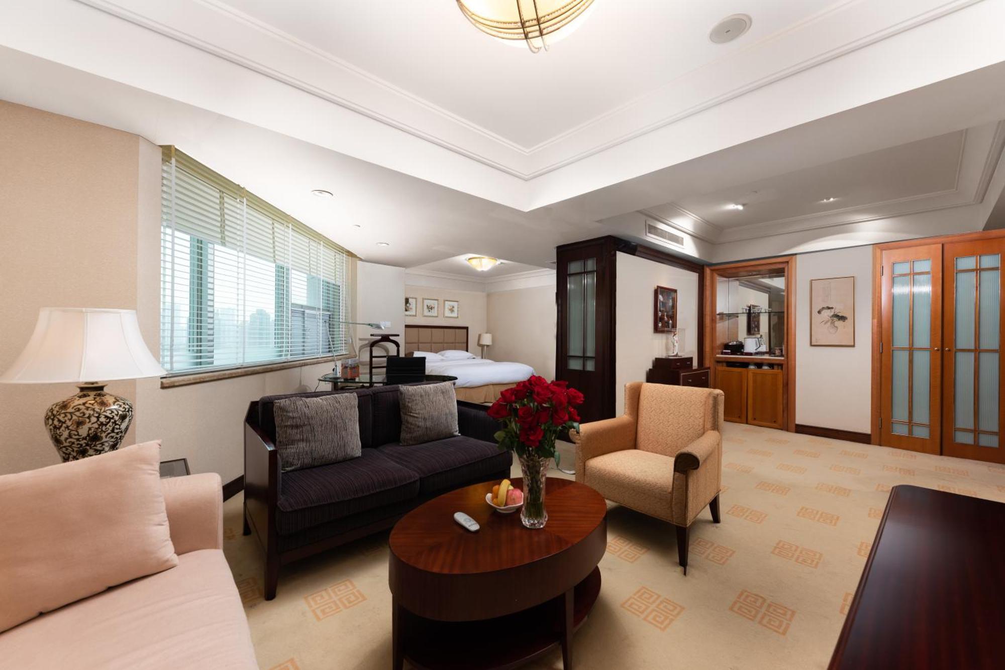 Ramada Plaza Optics Valley Hotel Wuhan Exterior photo