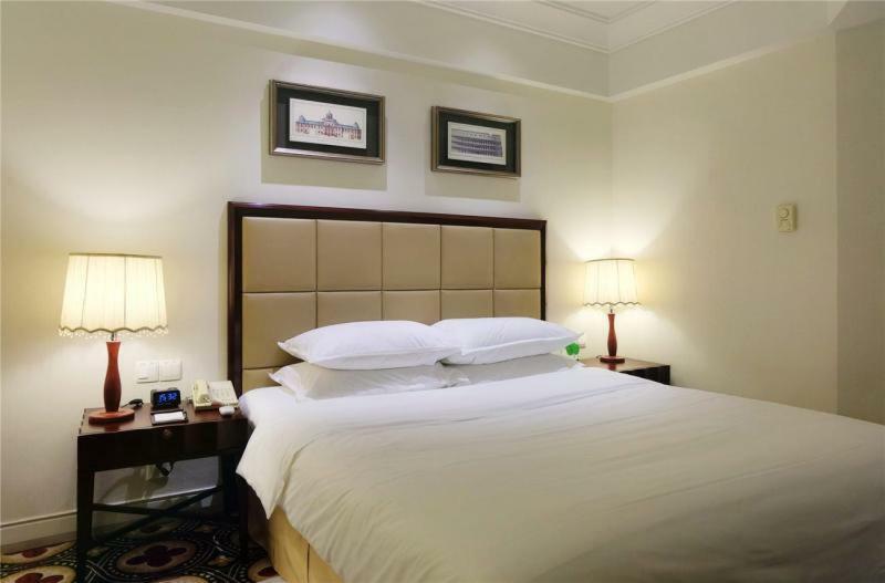 Ramada Plaza Optics Valley Hotel Wuhan Exterior photo